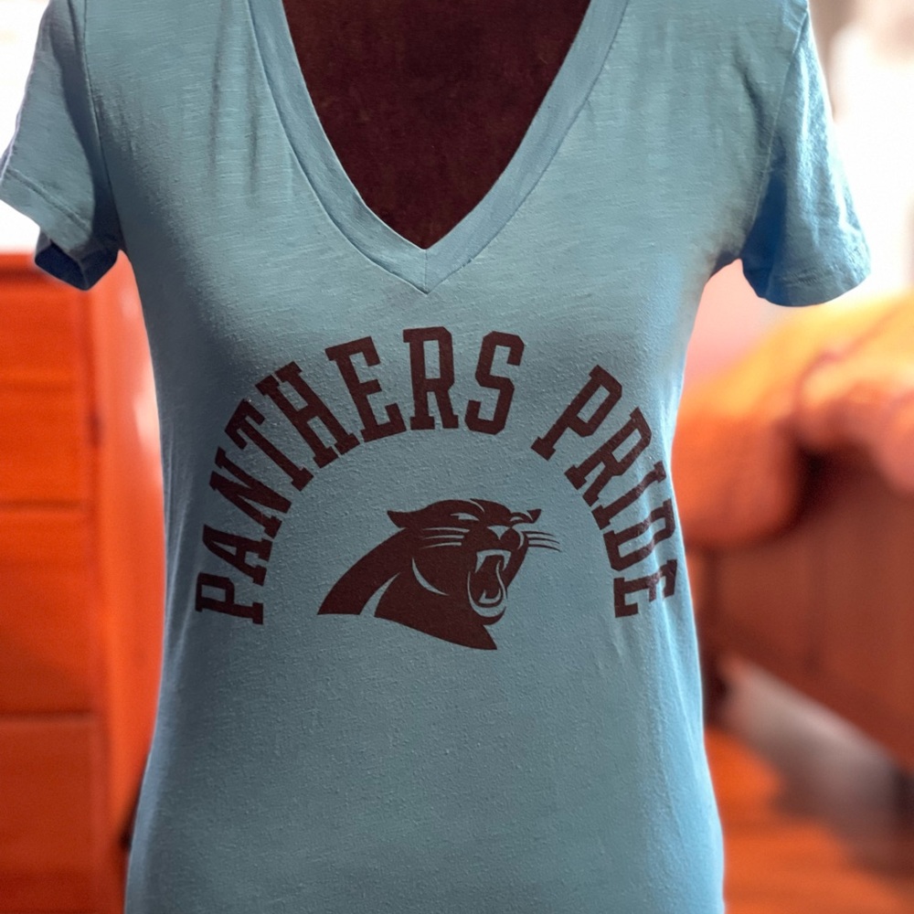 Victoria's Secret PINK NFL team Carolina Panthers V-neck t-shirt size S.